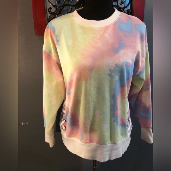 Secret Treasures Tie dye sweatshirt with tied sides. - Picture 4 of 9